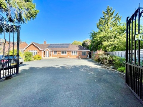 View Full Details for Hamlet Hill, Roydon